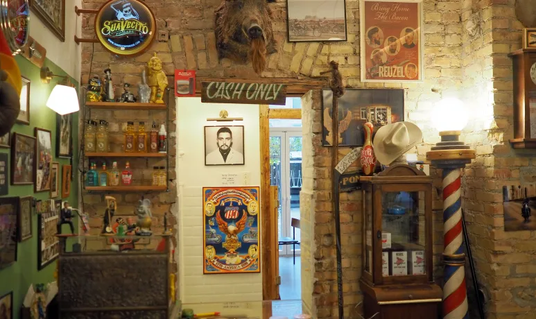 Sailer's Barbershop - Cash only payment - Traditional barbershop atmosphere